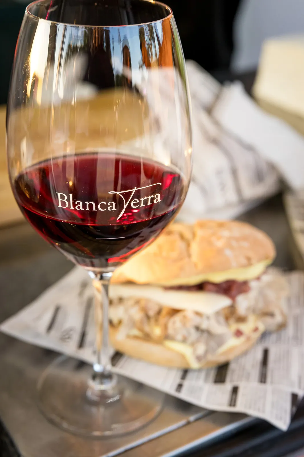 Maridaje de vino tinto de Blanca Terra con pa amb oli mallorquín Maridaje de vino tinto de Blanca Terra con pa amb oli mallorquín